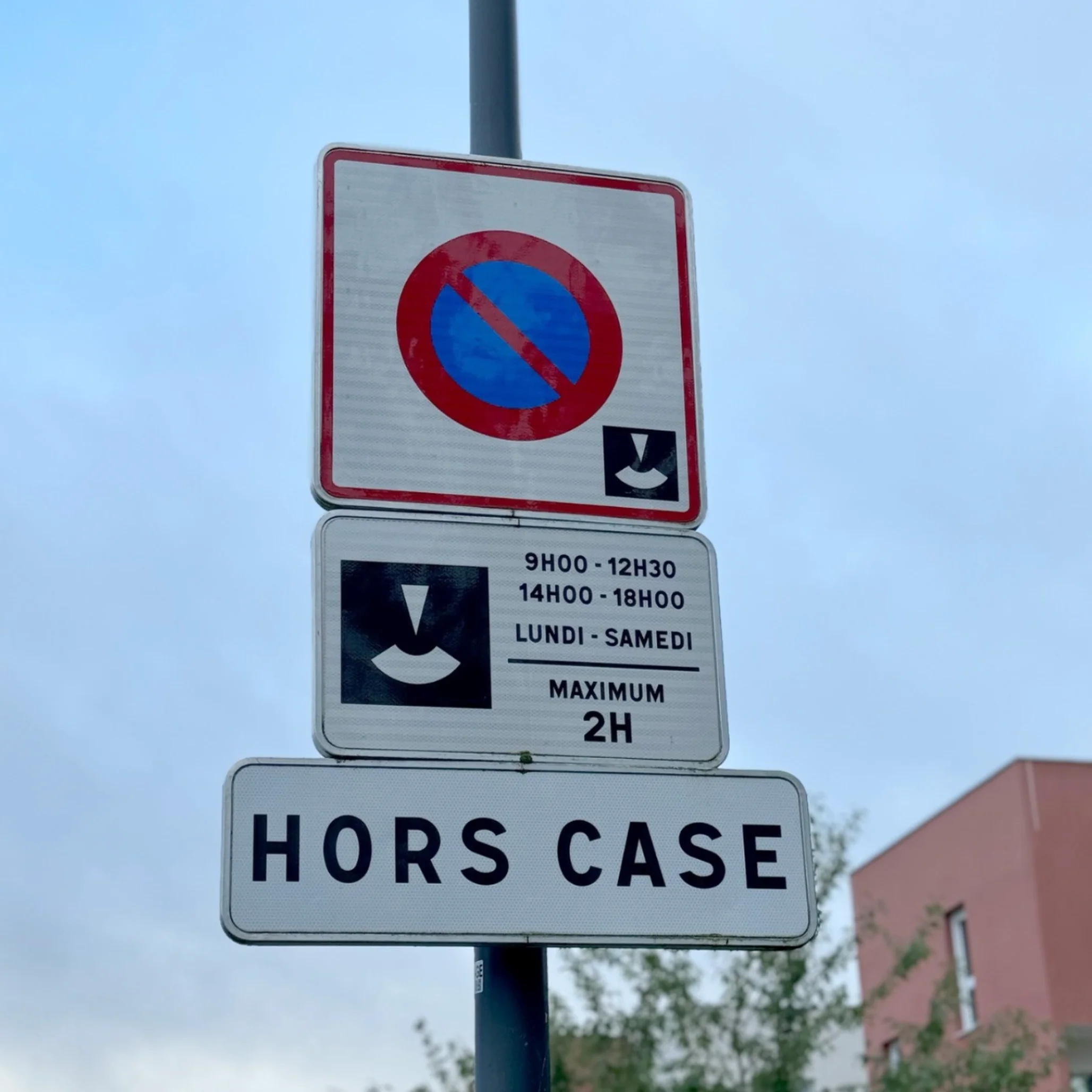 Panneau de stationnement avec réglementation horaire